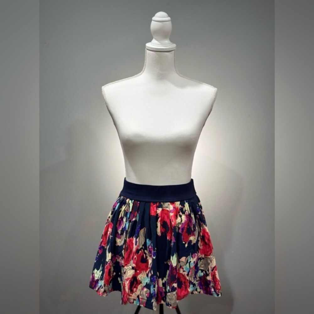 CLEAROUT! Kate Spade Pleated Coverup Skirt Size S